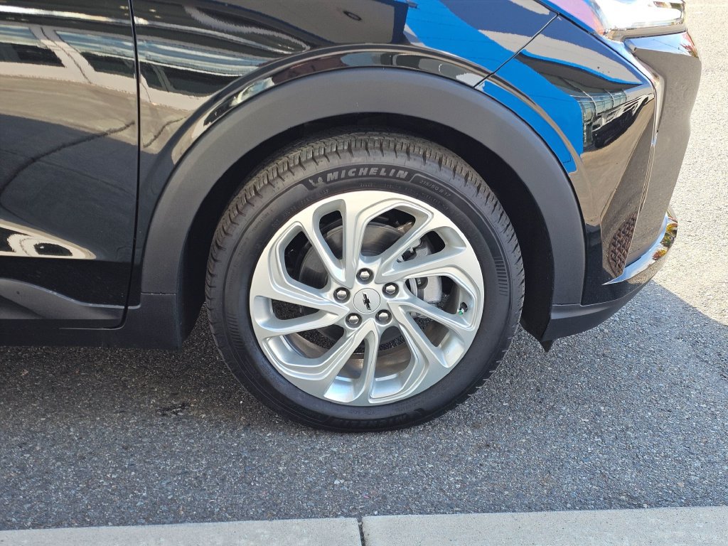 New 2027 Chevrolet Bolt LT w/ Comfort Package FWD image 9