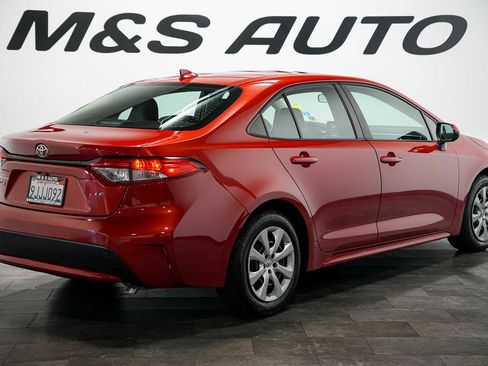 Used 2021 Toyota Corolla LE FWD image 4