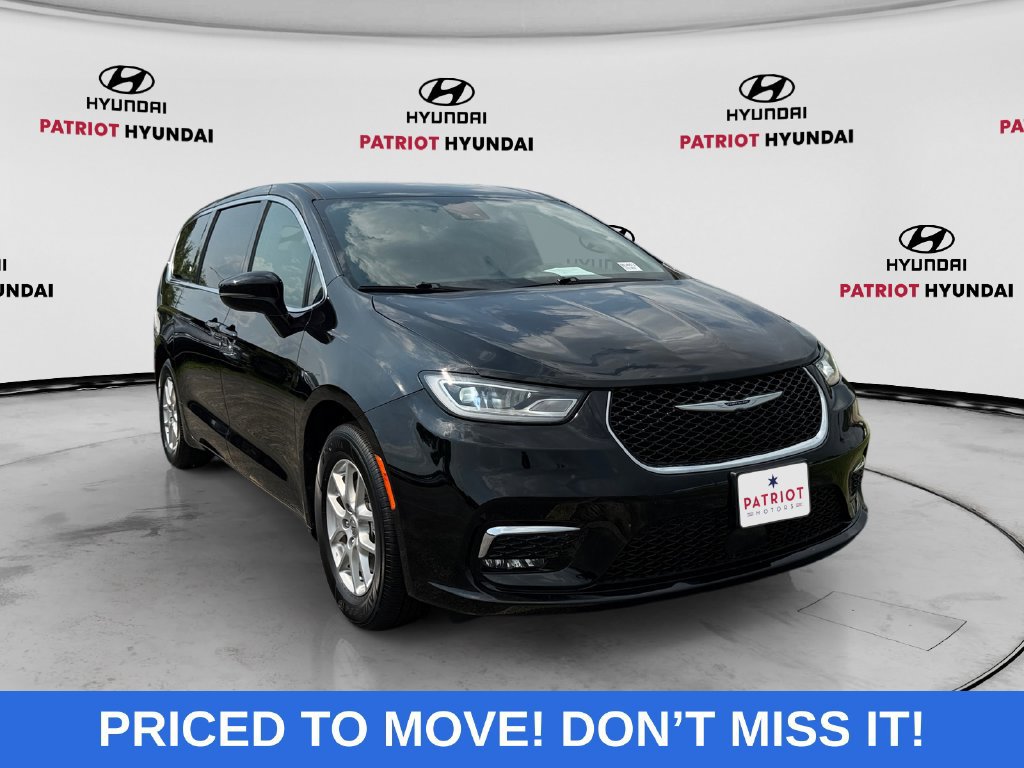 Used 2025 Chrysler Pacifica Select FWD 360° Tour