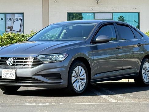 Used 2019 Volkswagen Jetta FWD image 1
