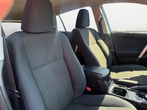 Used 2018 Toyota RAV4 LE image 27