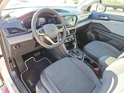 Certified 2023 Volkswagen Taos SE w/ Panoramic Sunroof Package image 10