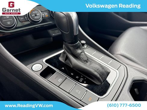 Used 2020 Volkswagen Jetta SE w/ SE Cold Weather Package FWD image 16