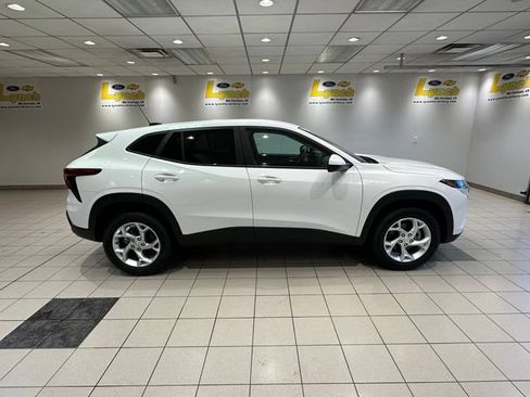 New 2026 Chevrolet Trax LS w/ LS Convenience Package FWD image 3