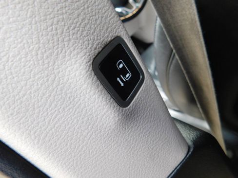 Used 2021 Chrysler Voyager Lxi w/ Cold Weather Group image 31