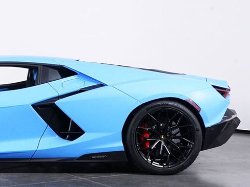 Used 2024 Lamborghini Revuelto AWD/4WD image 13