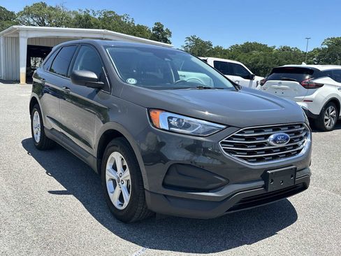 Used 2021 Ford Edge SE FWD image 3