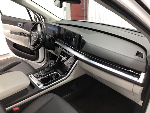 Certified 2024 Kia Carnival SX Prestige image 15