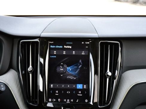 Certified 2025 Volvo XC60 B5 Plus image 21