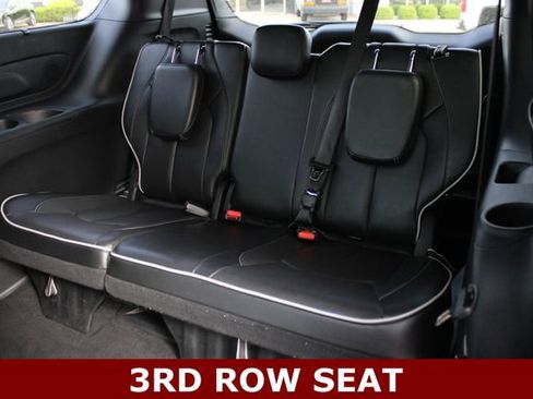 Used 2025 Chrysler Pacifica Limited FWD image 11