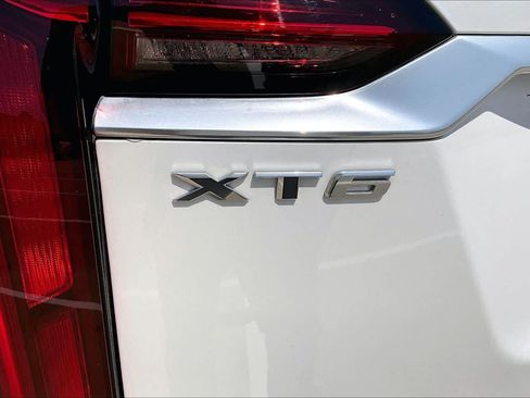 Used 2022 Cadillac XT6 Premium Luxury w/ Technology Package FWD image 10