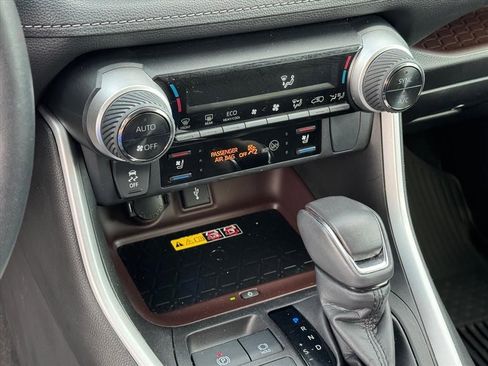 Used 2022 Toyota RAV4 Limited image 21