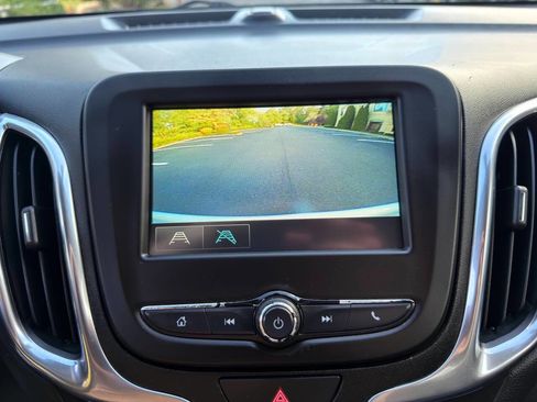 Used 2018 Chevrolet Equinox LT image 18