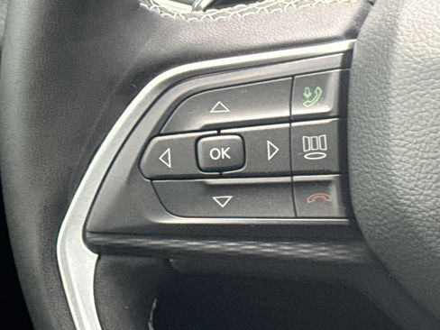 Used 2025 Jeep Grand Cherokee L Laredo w/ Luxury Tech Group I image 21