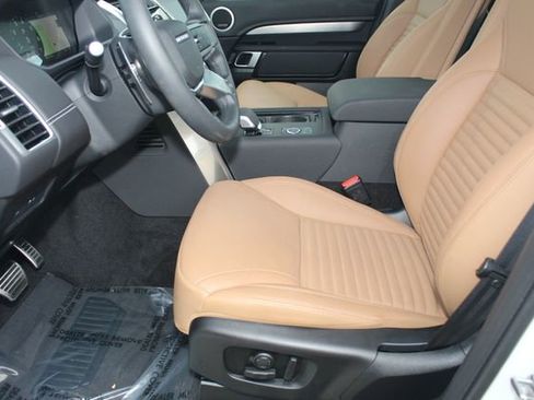 Used 2025 Land Rover Discovery Dynamic SE image 22