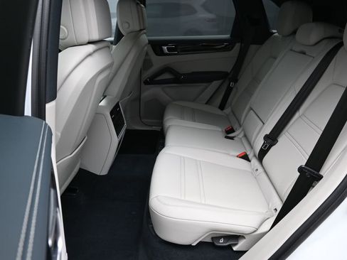 Certified 2023 Porsche Cayenne AWD/4WD image 17
