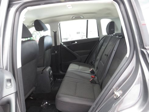 Used 2013 Volkswagen Tiguan S FWD image 9