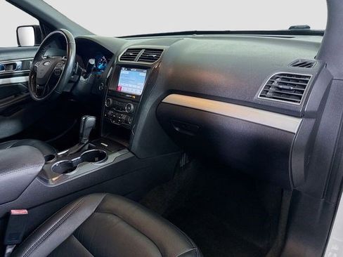 Used 2017 Ford Explorer XLT w/ Equipment Group 202A FWD image 34