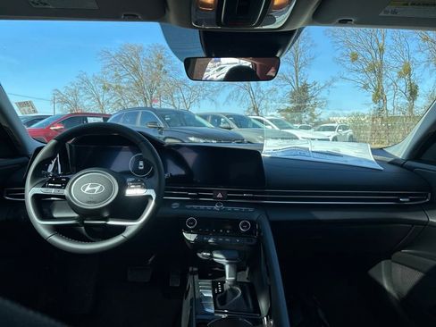 Used 2025 Hyundai Elantra SEL w/ Cargo Package image 18