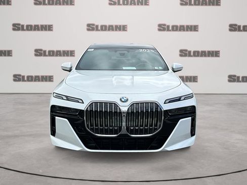 Used 2025 BMW 740i xDrive AWD/4WD image 8