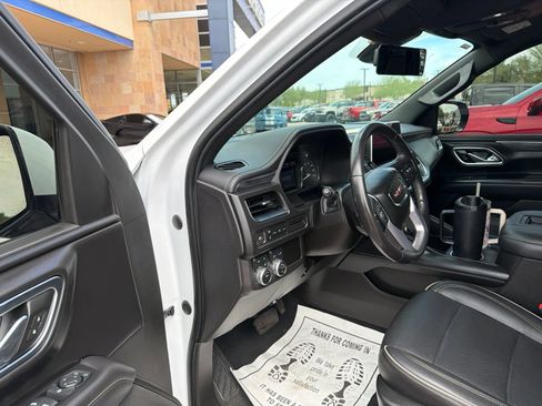 Used 2021 GMC Yukon XL SLT AWD/4WD image 3