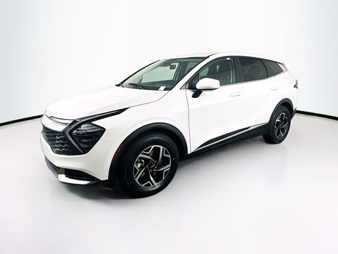 Used 2024 Kia Sportage LX image 3