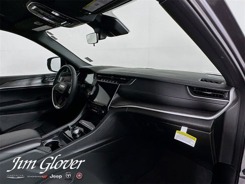 Used 2025 Jeep Grand Cherokee L Limited image 14