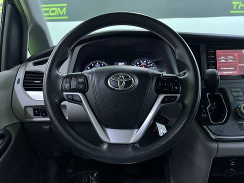 Used 2018 Toyota Sienna LE FWD image 19