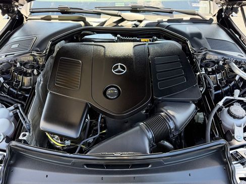 Used 2025 Mercedes-Benz C 300 4MATIC Sedan image 32