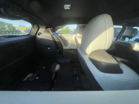 Used 2023 Toyota Sienna XSE FWD image 6