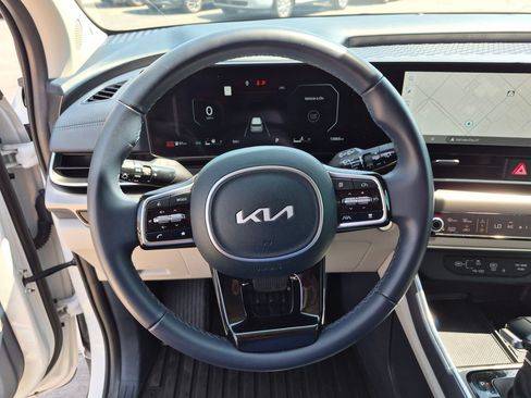 Used 2025 Kia Carnival SX w/ SX Dark Edition Package FWD image 18