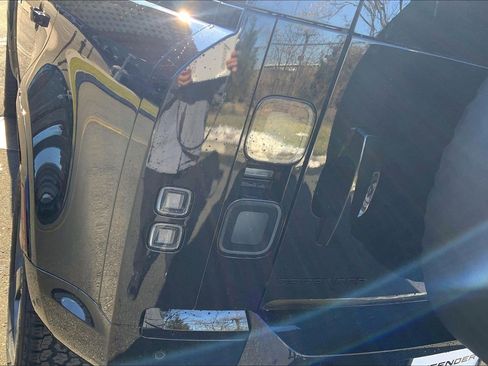 New 2026 Land Rover Defender 110 X-Dynamic SE image 14