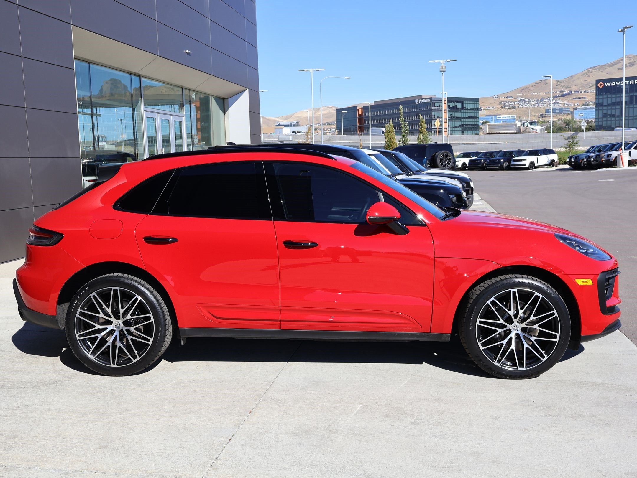 Used 2023 Porsche Macan S AWD/4WD image 4