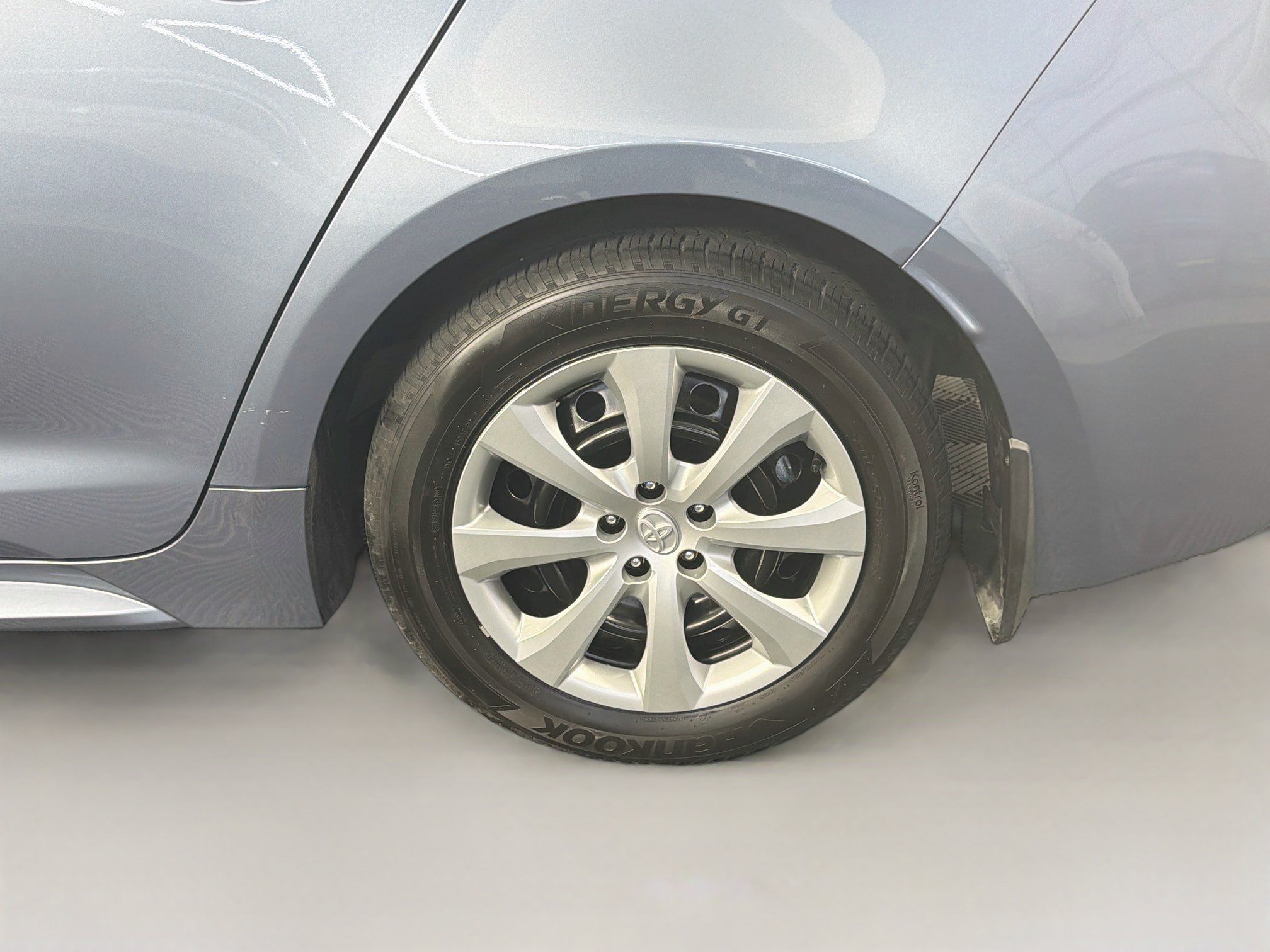 Used 2025 Toyota Corolla LE FWD image 11