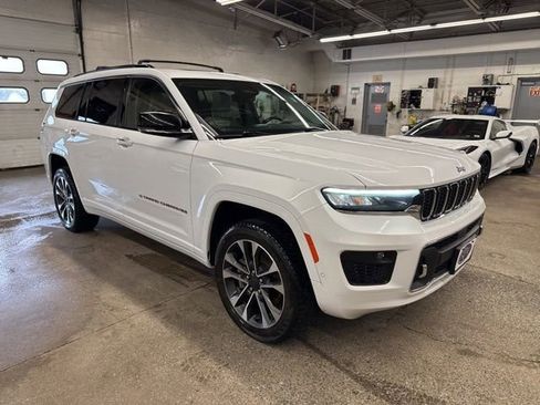Used 2022 Jeep Grand Cherokee L Overland w/ Luxury Tech Group IV AWD/4WD image 8