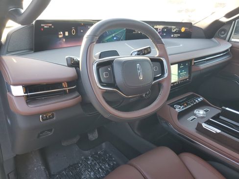 New 2025 Lincoln Navigator Reserve image 14