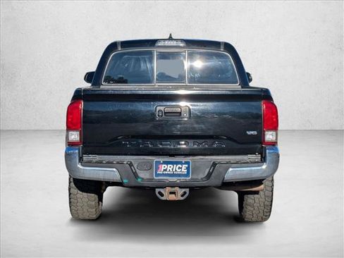 Used 2016 Toyota Tacoma TRD Off-Road image 7