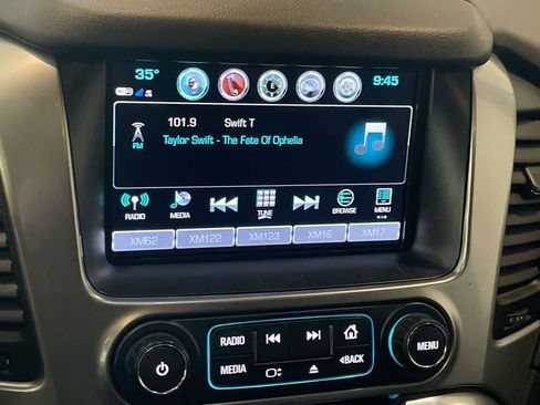 Used 2018 Chevrolet Suburban LT image 16