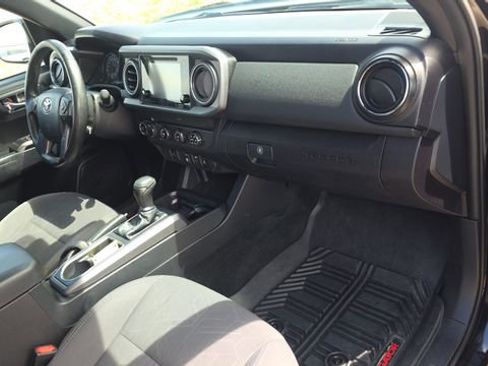 Used 2019 Toyota Tacoma TRD Sport image 29