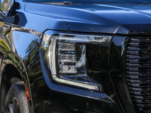 Used 2021 GMC Yukon Denali w/ LPO, Illumination Package AWD/4WD image 7