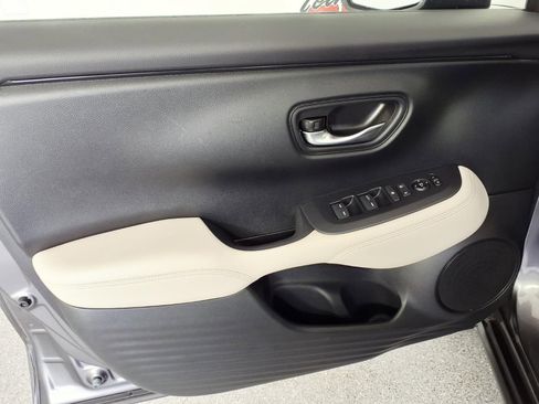 Used 2023 Honda HR-V LX image 15
