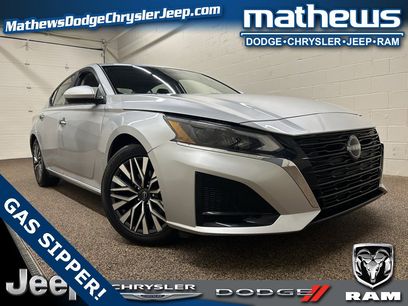 Used 2023 Nissan Altima 2.5 SV