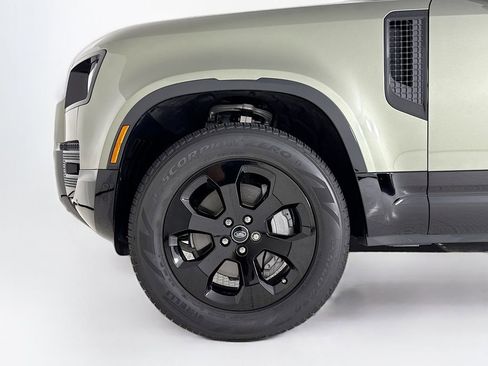 Used 2025 Land Rover Defender 110 X-Dynamic SE image 26