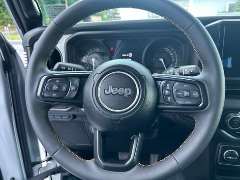 Used 2024 Jeep Wrangler Unlimited w/ Convenience Group AWD/4WD image 16