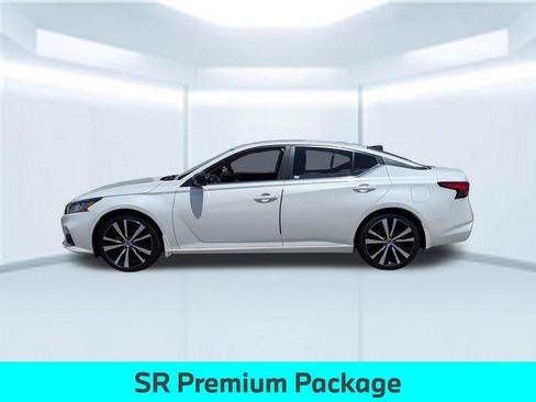 Used 2019 Nissan Altima 2.5 SR FWD image 2