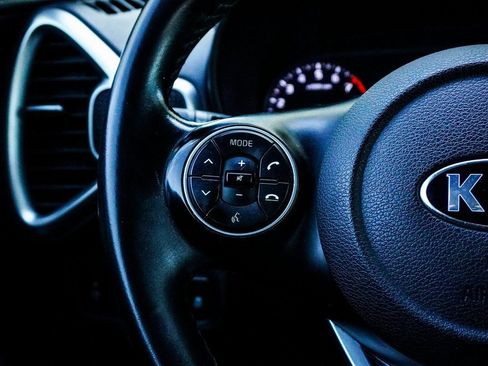 Used 2021 Kia Soul GT-Line FWD image 32