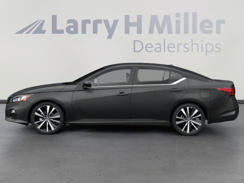 Used 2020 Nissan Altima 2.5 SR w/ Premium Package FWD image 6