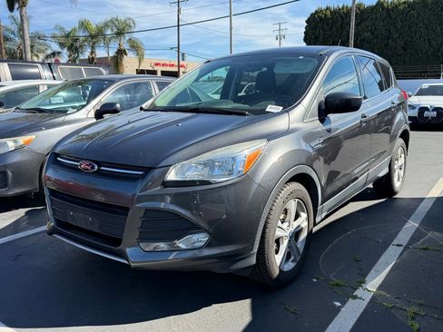 Used 2015 Ford Escape SE image 2