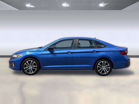 Used 2024 Volkswagen Jetta Sport FWD image 2