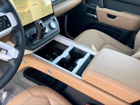 New 2026 Land Rover Defender 110 X-Dynamic SE AWD/4WD image 13